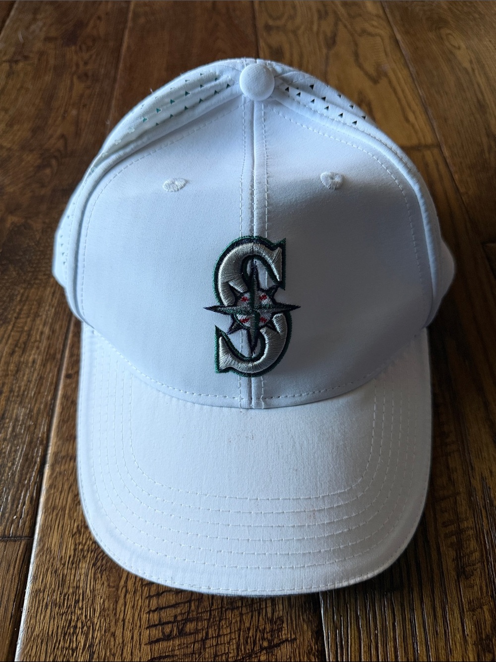 MELONWEAR White Adjustable Baseball Cap